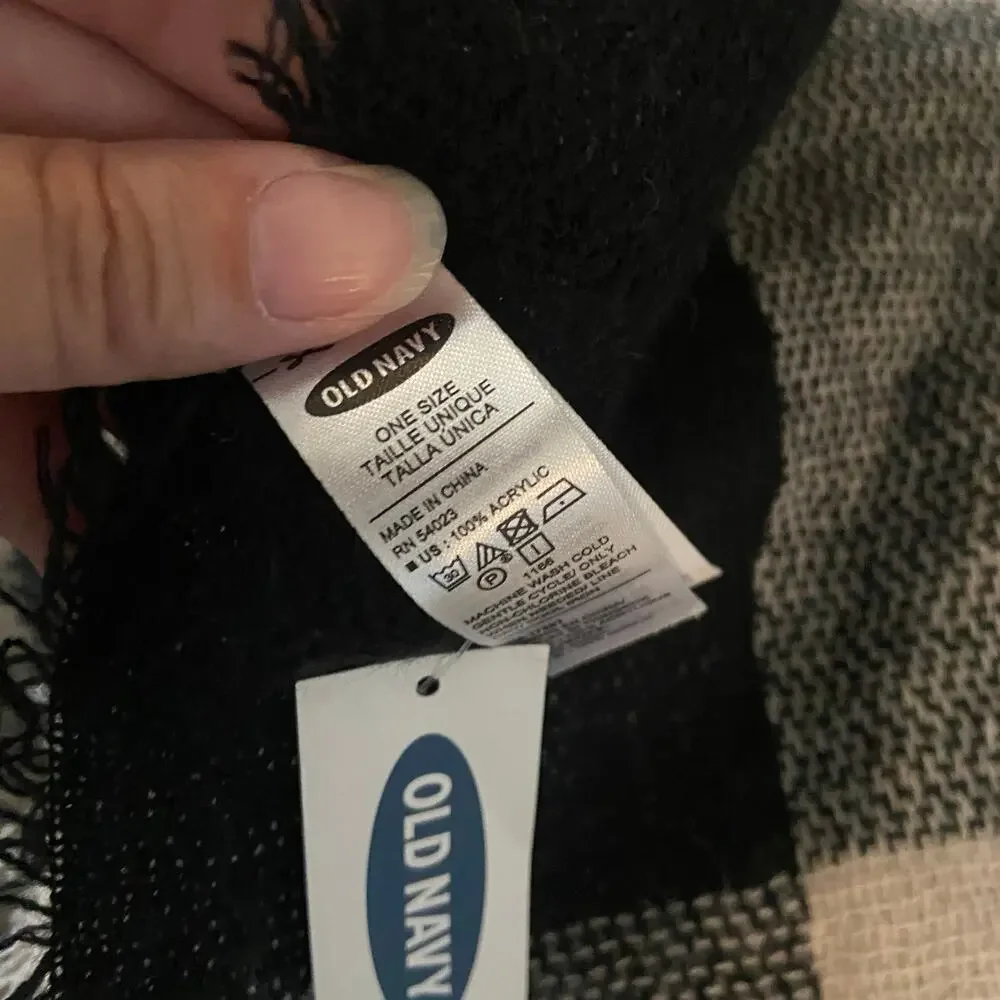 Old Navy Women's Black Plaid Flannel Blanket Scarf New with Tag
